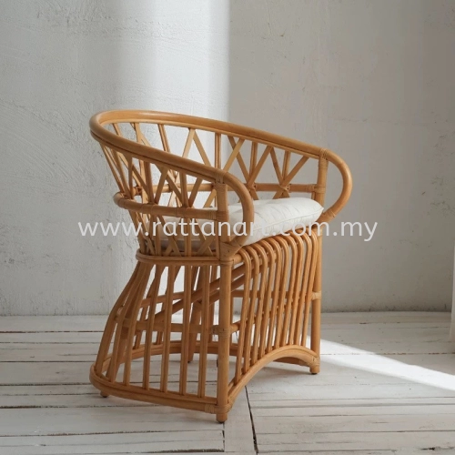 RATTAN LOUNGE CHAIR