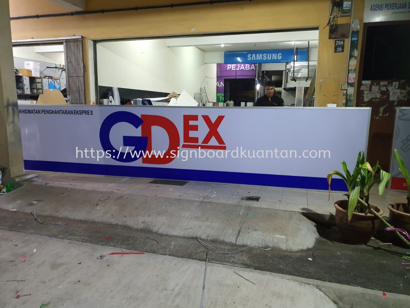 GDEX EXPRESS LIGHTBOX SIGNBOARD AT KUANTAN TAMAN MEWAH 