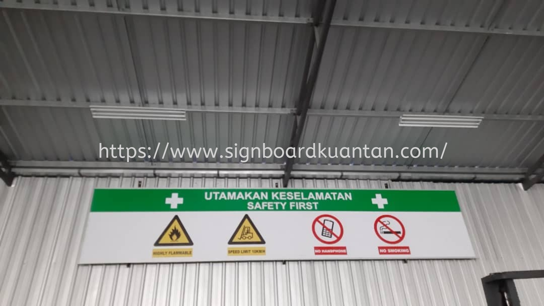 SAFETY METAL G.I SIGNAGE SIGNBOARD AT KUANTAN AIR PUTIH 