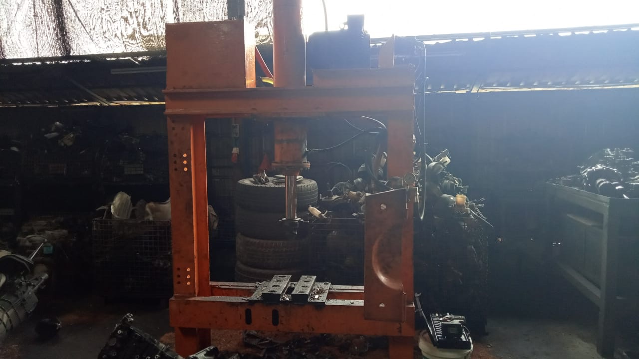 100 Tone Hydraulic Press Machine