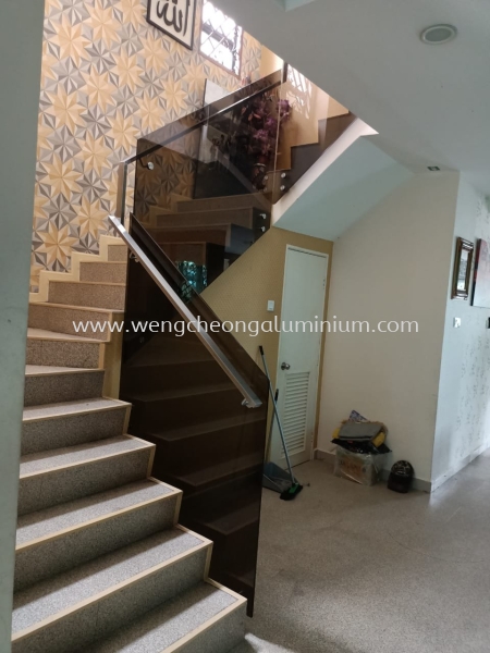 STAIRCASE GLASS WITH STAINLESS STEEL RAILING Staircase Glass Railing Selangor, Malaysia, Kuala Lumpur (KL), Sungai Buloh Supplier, Suppliers, Supply, Supplies | Weng Cheong Glass Trading Sdn Bhd