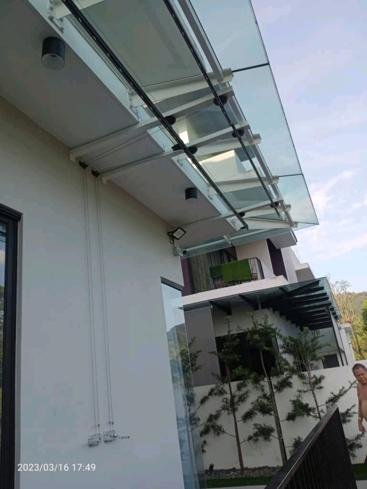 Handlifted clothes hanging System done Twin Palm Sg Long