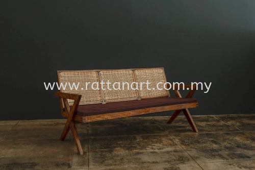 WOODEN BENCH