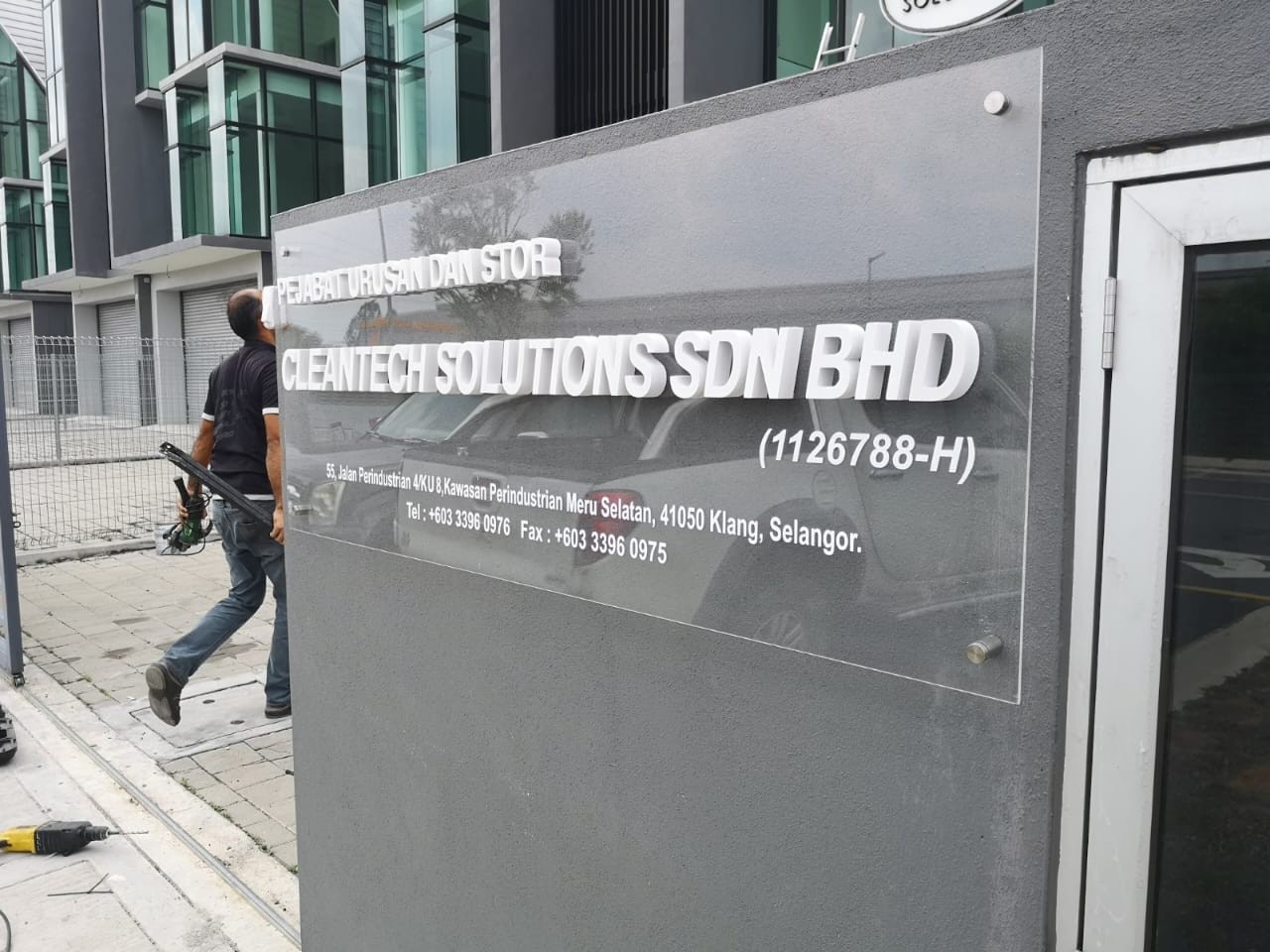 PEJABAT URUSAN DAN STOR OUTDOOR ACRYLIC POSTER FRAME WITH 3D LETTERING SIGNAGE