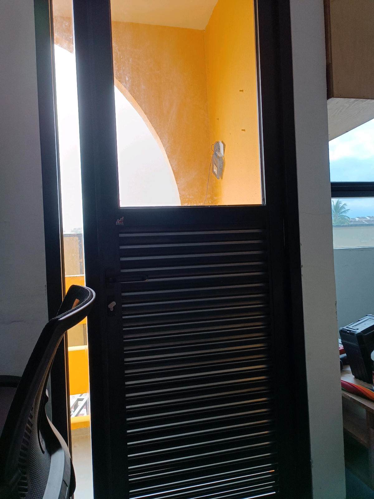 glass door balconi