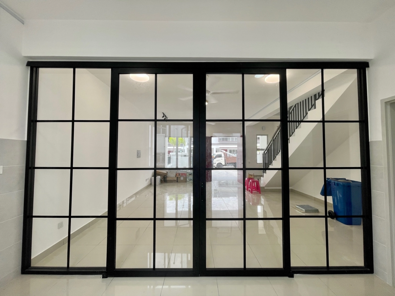 Tofu Grid Hanging Door 