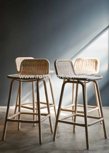 RATTAN BAR STOOL