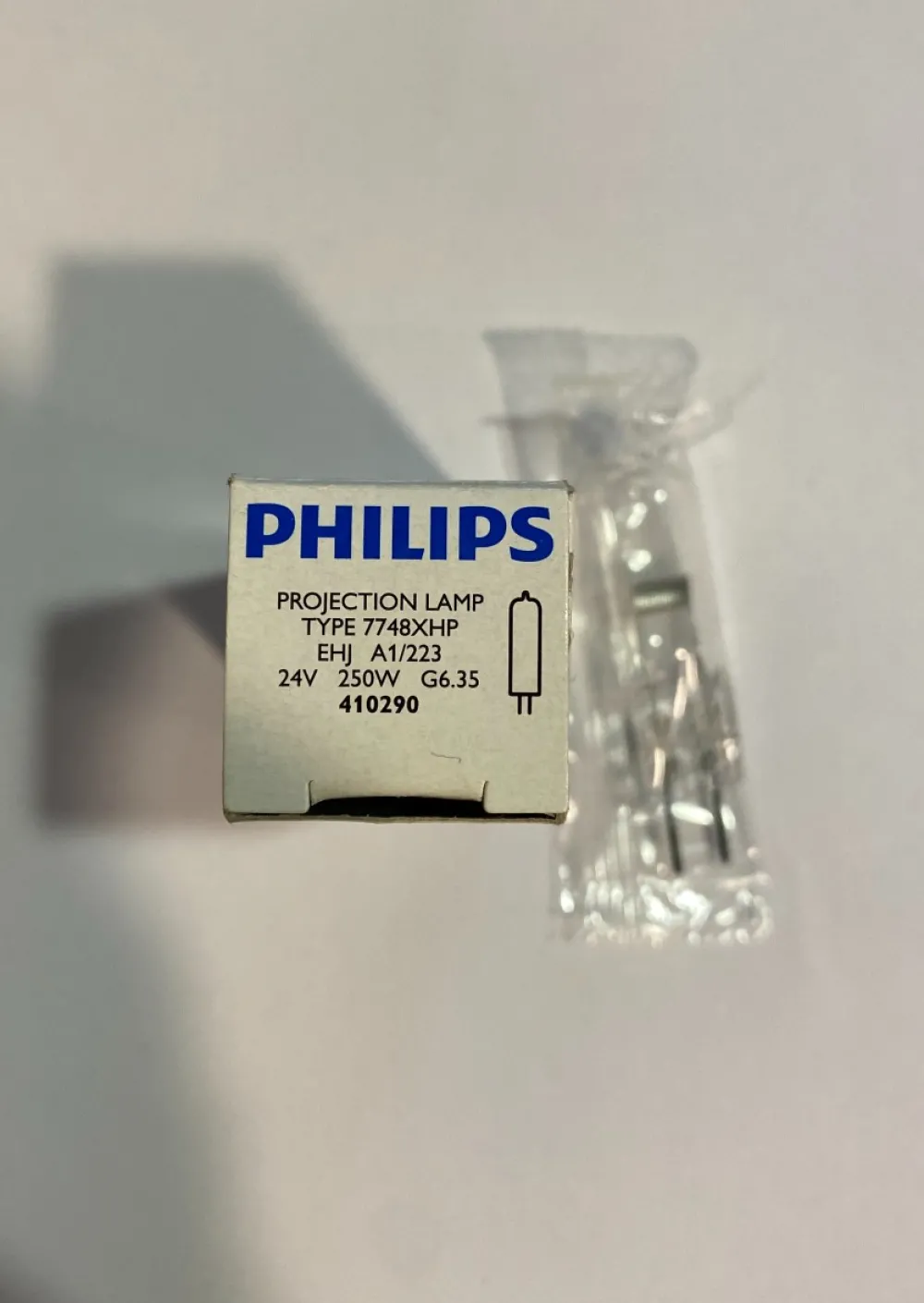 PHILIPS 7748XHP 250W G6.35 24V 1CT/10X10D HALOGEN NON REFLECTOR ROCKET BULB