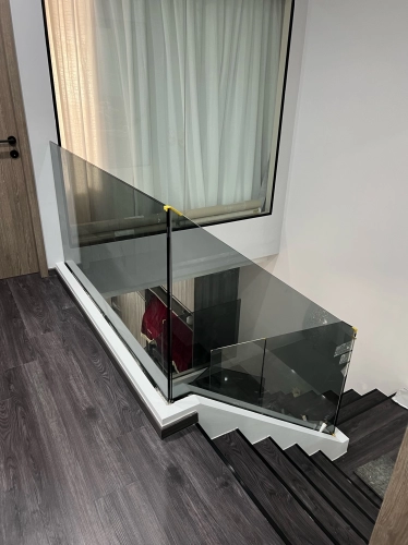 Glass Railing for a Modern and Elegant Residential