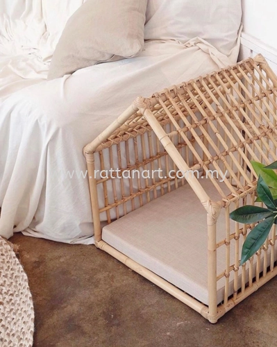 RATTAN PET BED