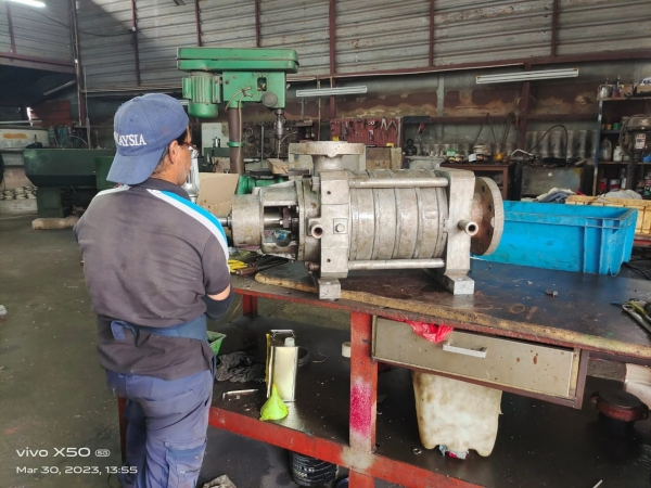 Repairing of vacuum pump @Job at Asia Honour Paper Mentakab  Boiler Feed Pump Repair Service Selangor, Malaysia, Kuala Lumpur (KL), Seri Kembangan Repair, Service, Maintenance | DKSB ENGINEERING