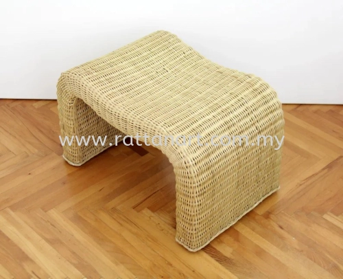  RATTAN STOOL