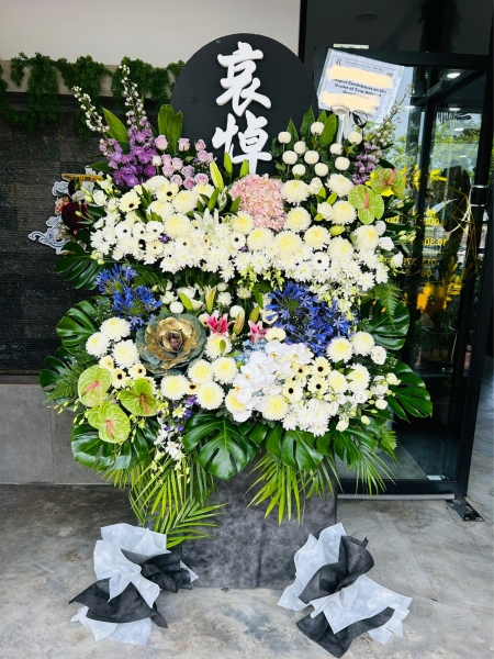 Luminous Large/ Unique/ Luxurious Flower Wreathe Flower wreathe/ Sympathy Flower Melaka Retailer, Services | BLISS FLORIST