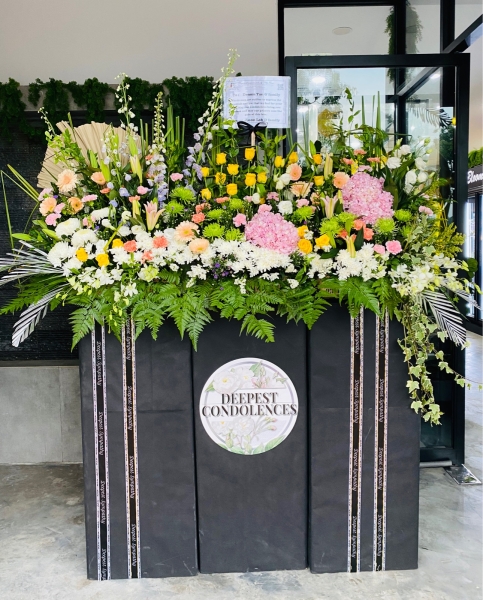 Honour Tribute Large/ Unique/ Luxurious Flower Wreathe Flower wreathe/ Sympathy Flower Melaka Retailer, Services | BLISS FLORIST