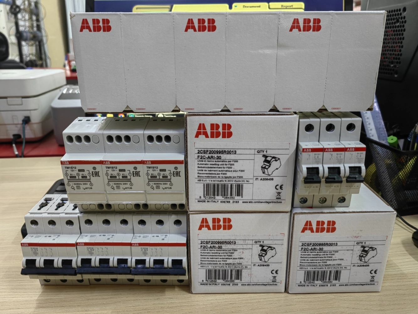 ABB AUTO RESET 30 SEC CW TRANSFORMER, ELCB 4 POLE 63A 300MA, MCB 3 POLE 63A 10KA & MCB 1 POLE 6A 6KA