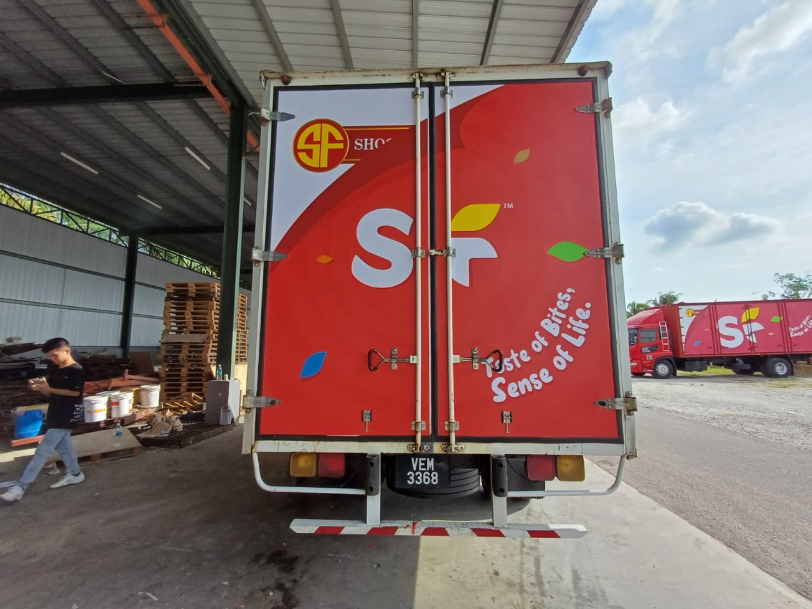 DIE-CUT TRUCK STICKER WRAPPING SERVICE AT NILAI | BANTING | SEPANG | DENGKIL | USJ