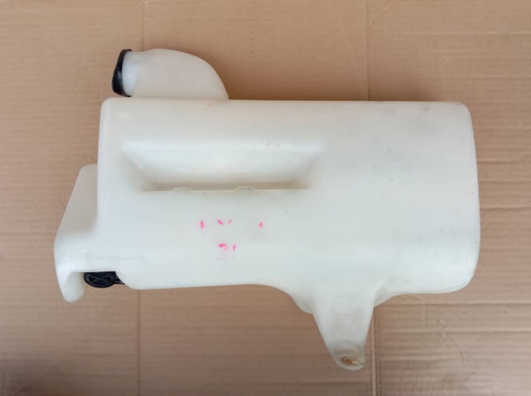 TOYOTA  DYNA LY100/LY101/LY111/LY131 WASHER TANK (12V) / USED [  MADE IN JAPANESE] TOYOTA  DYNA LY100/LY101/LY111/LY131 WASHER TANK (12V) / USED [  MADE IN JAPANESE] TOYOTA WASHER TANK TOYOTA Lorry Spare Parts Selangor, Malaysia, Kuala Lumpur (KL), Rawang Supplier, Suppliers, Supply, Supplies | Yik Long Auto Enterprise