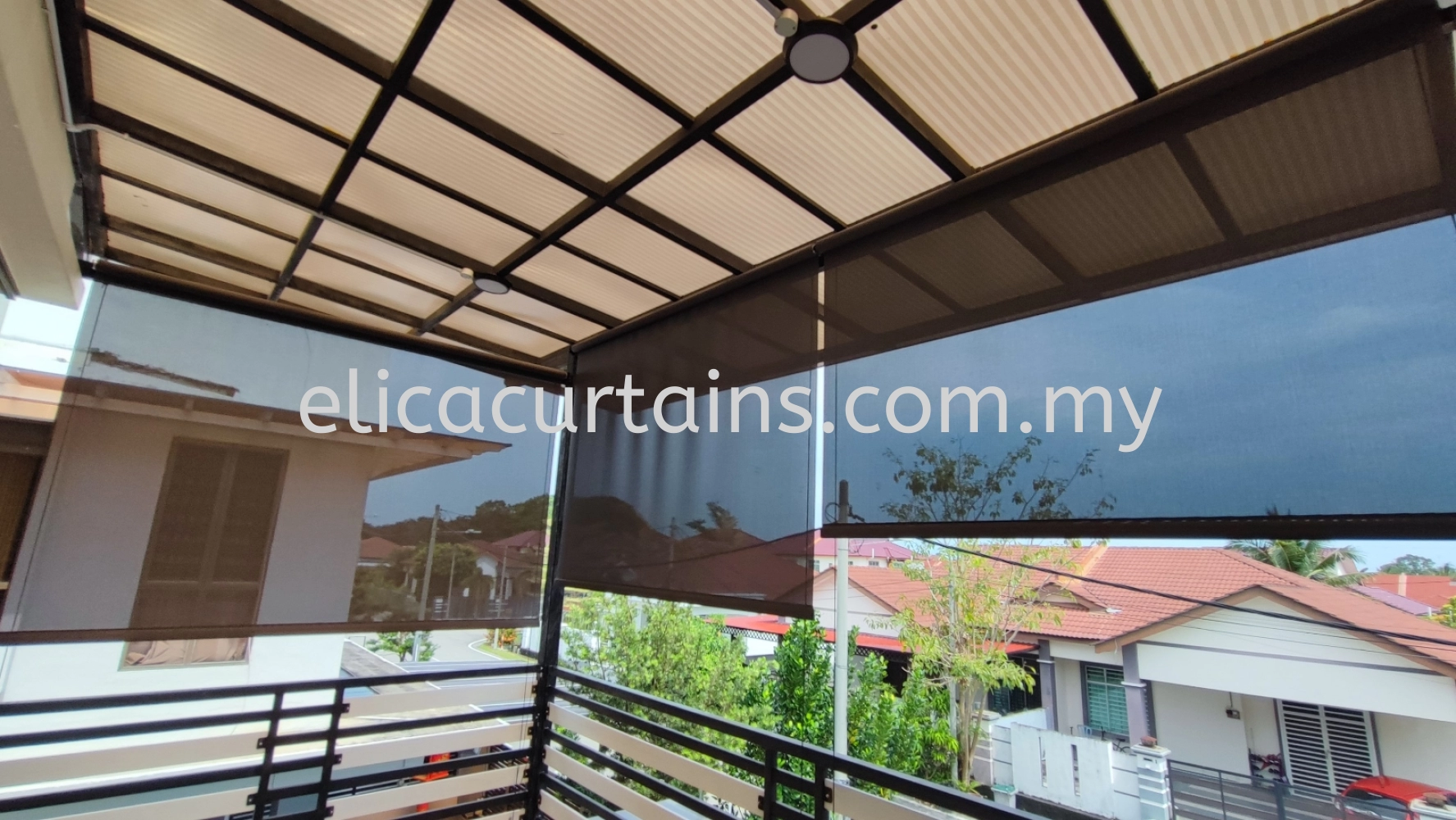 outdoor roller blind, sunblock, UV protection, sunscreen material can see through outside view, blocking sun, blocking rain, barcony area, bungalow, semi detached house, terrace house 