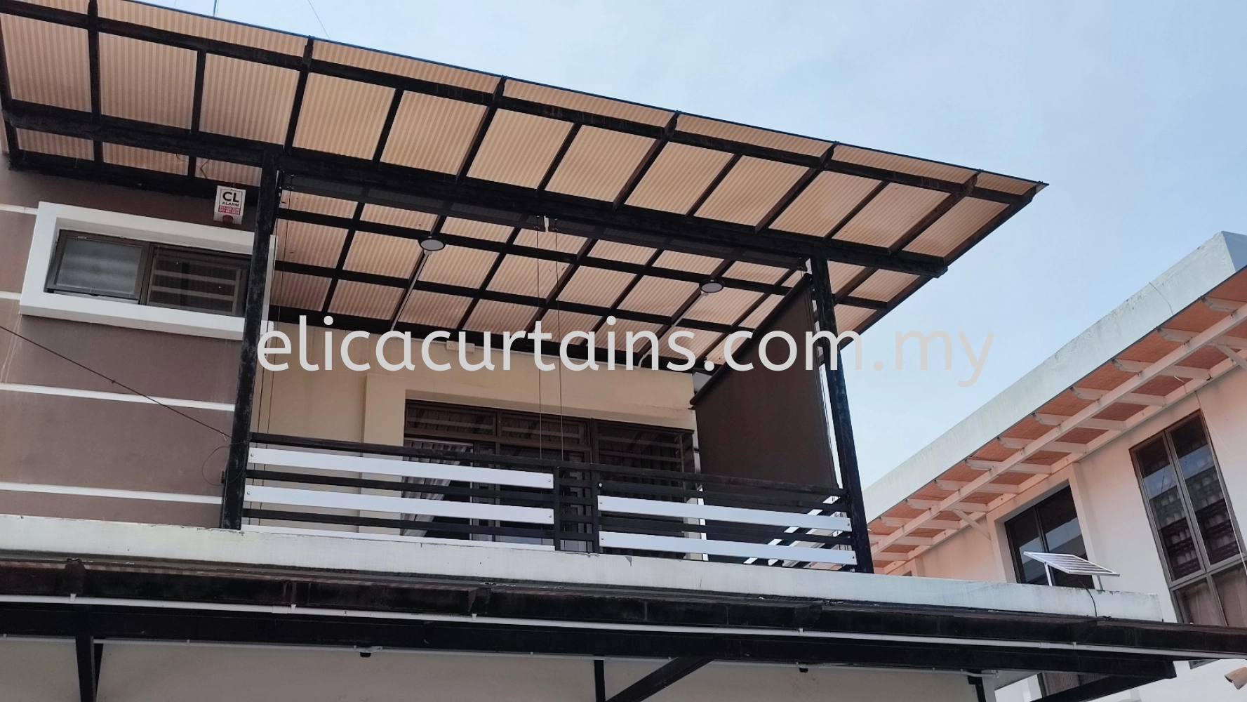 outdoor roller blind, sunblock, UV protection, sunscreen material can see through outside view, blocking sun, blocking rain, barcony area, bungalow, semi detached house, terrace house 