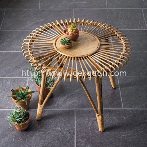 TAB 033 - RATTAN TABLE