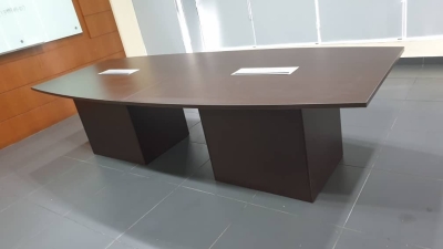 Boat shape meeting table with 2 units wooden box base