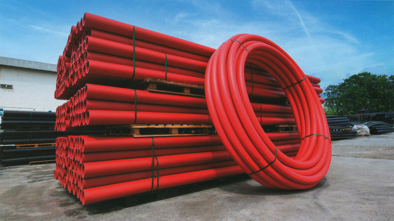 LESSO PE TNB Red Pipe