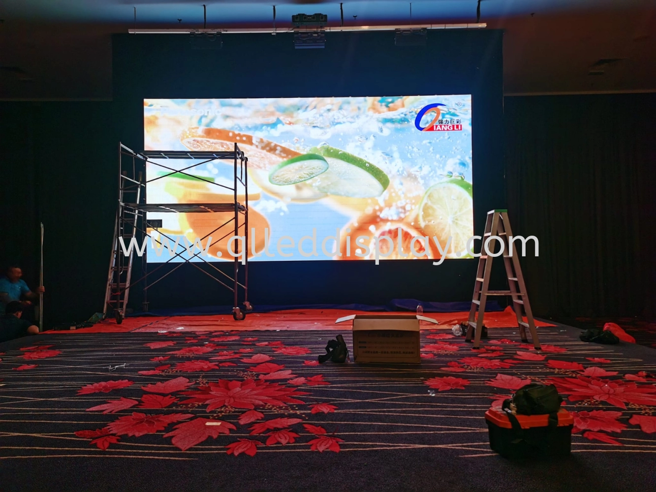  W6.08M x H3.04M P4 Indoor LED Display Board (Full Colour) 