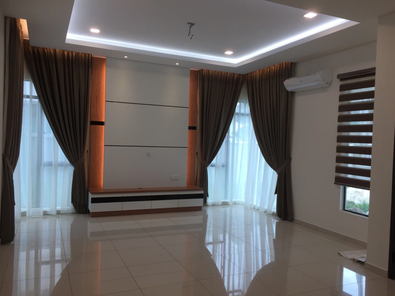 Soft Furnishing Designer (Custom Made Curtains & Blinds)