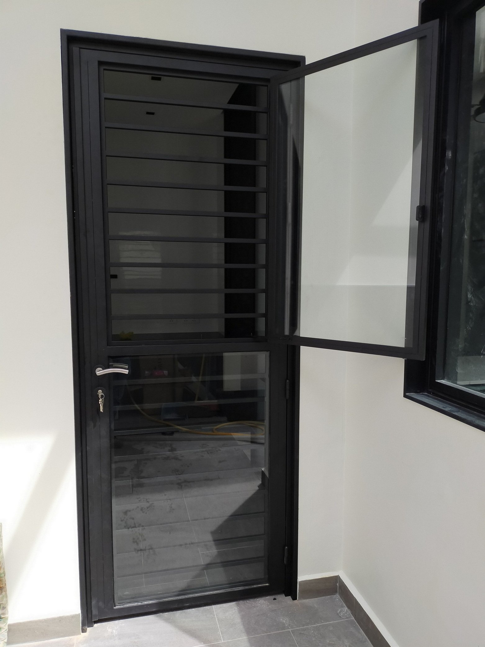 Stainless Steel Single Door Grille with Small Swing Door 白钢单叶掩门(有小掩门)