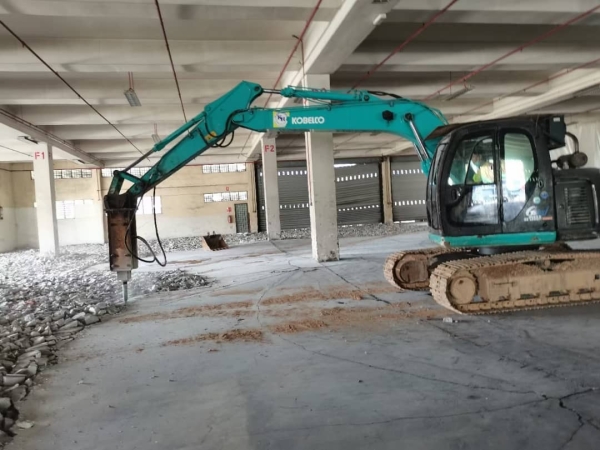 Hydraulic Excavator 135 With Hydraulic Breaker Hydraulic Excavator With Hydraulic Breaker Rental Johor Bahru (JB), Malaysia, Johor Service, Supplier, Supply, Supplies | Sunway Earthworks Engineering