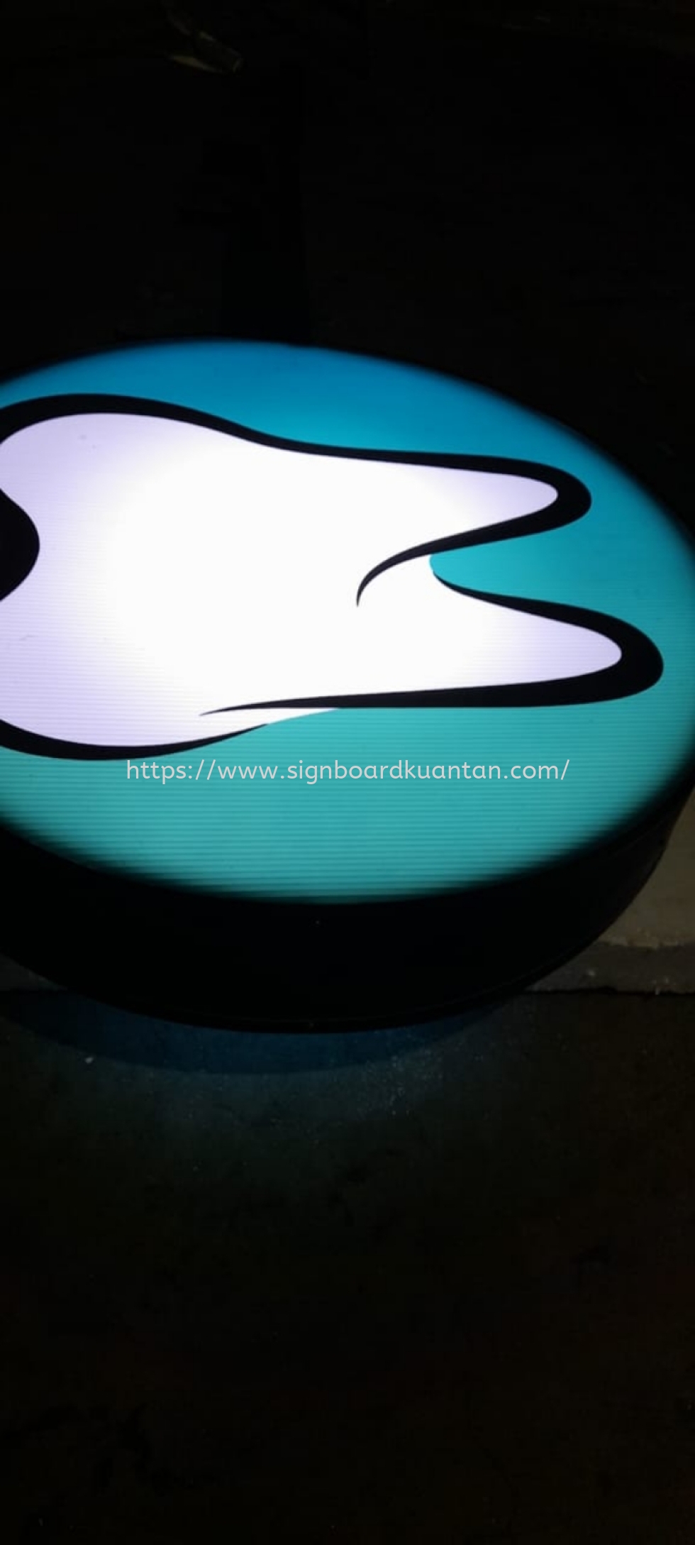 KLINIK PERGIGIAN ROUND SHAPE DOUBLE SIDE LIGHTBOX AT