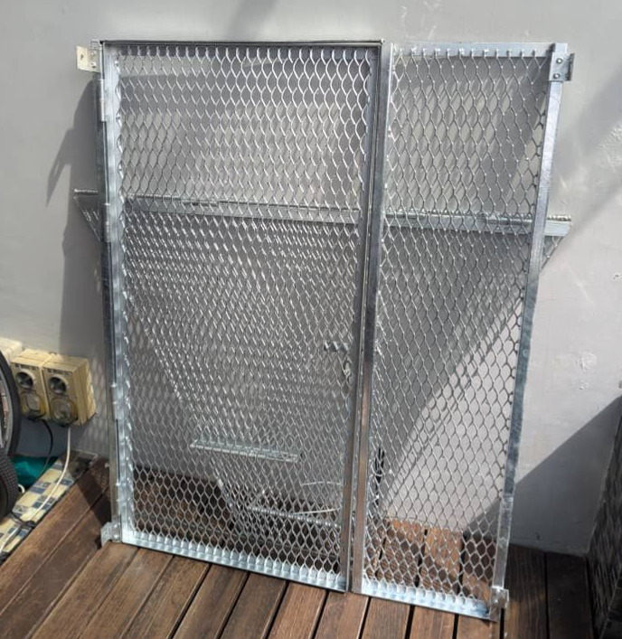 HEAVY DUTY GALVANISED MESH DOOR