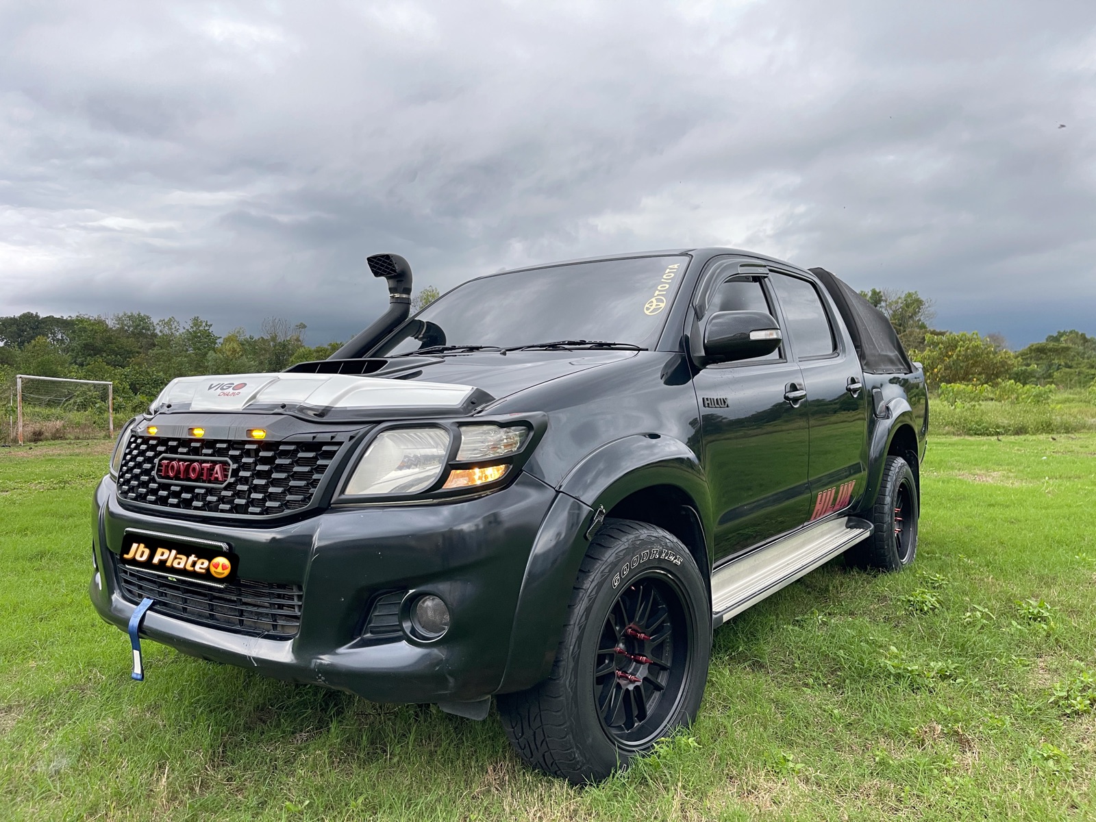 2014 TOYOTA HILUX 2.5 VNT AUTO BARANG CANTIK BETUL CAT SEMUA ORI XPERNAH MAIN OFFROAD