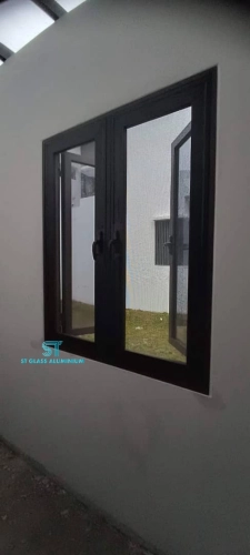 Multipoint Casement Window With Mesh