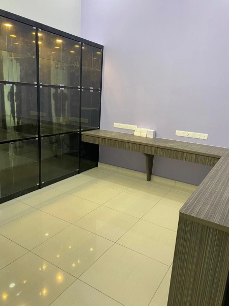 Custom-Made Sleek L-Shaped Design Dressing Table