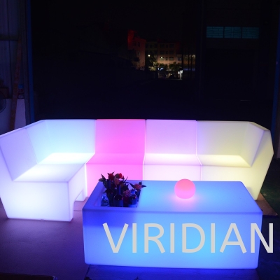 LED table and chair (100)