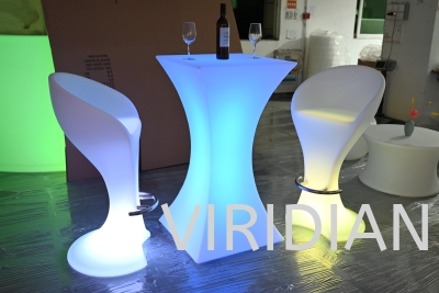 LED table and chair (120)