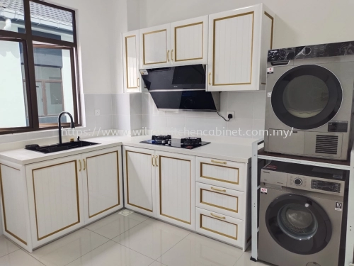 Luxury Wood Grain Door Kitchen Cabinet @ Puncak Alam