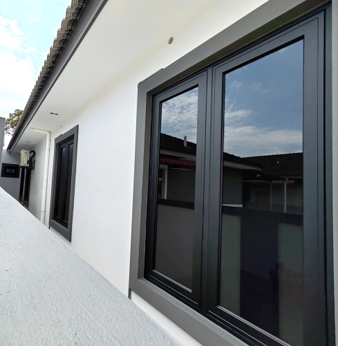 Aluminium Multipoint Casement Window