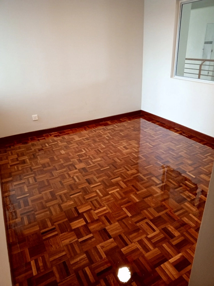 Parquet Flooring Varnishing