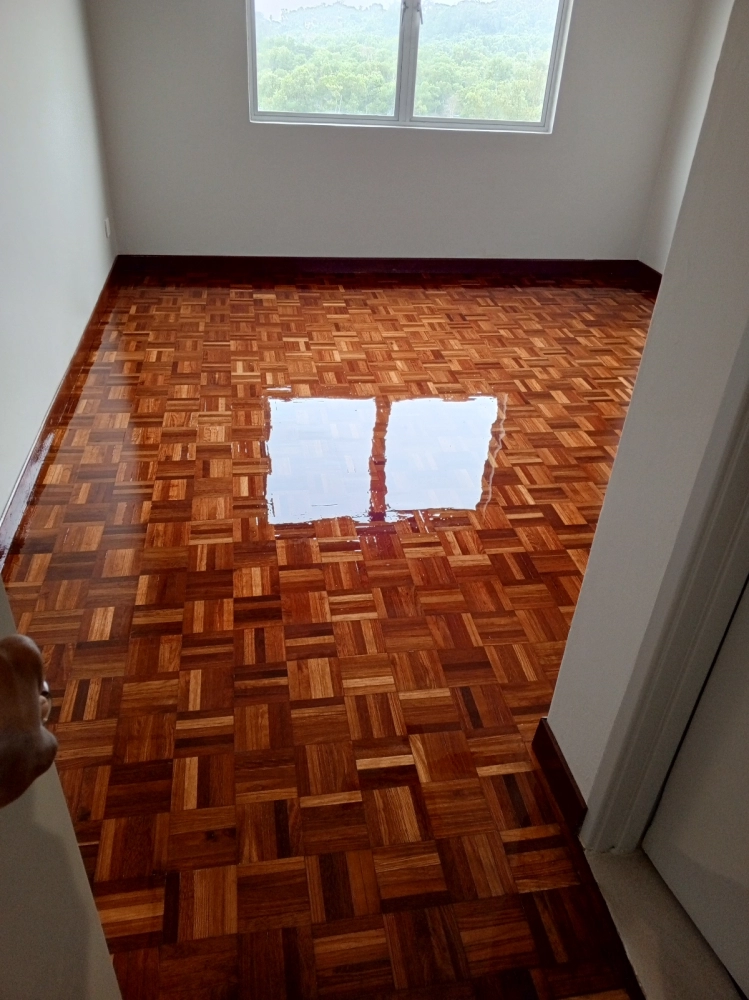 Parquet Flooring Varnishing