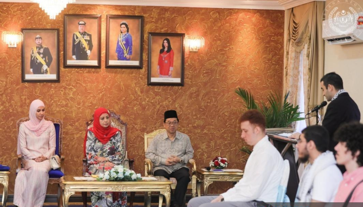 Malaysia offers safe environment for Palestinians to pursue education – Queen