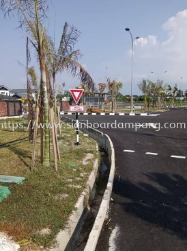 speed limit sign / stop sign / yield sign / no parking sign / no u-turn sign / one way sign / road work ahead sign at telok panglima garang / pulau carey / sungai raba / jenjarom / banting 