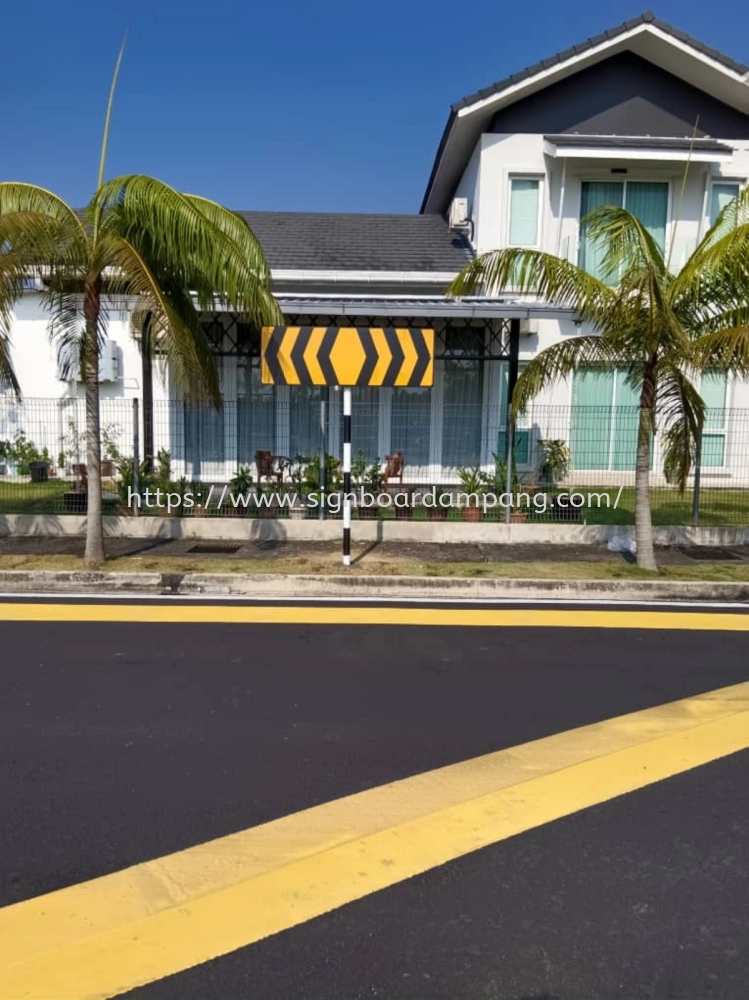 speed limit sign / stop sign / yield sign / no parking sign / no u-turn sign / one way sign / road work ahead sign at telok panglima garang / pulau carey / sungai raba / jenjarom / banting 