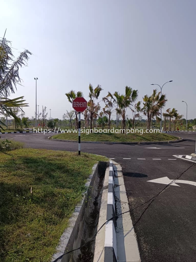 speed limit sign / stop sign / yield sign / no parking sign / no u-turn sign / one way sign / road work ahead sign at telok panglima garang / pulau carey / sungai raba / jenjarom / banting 