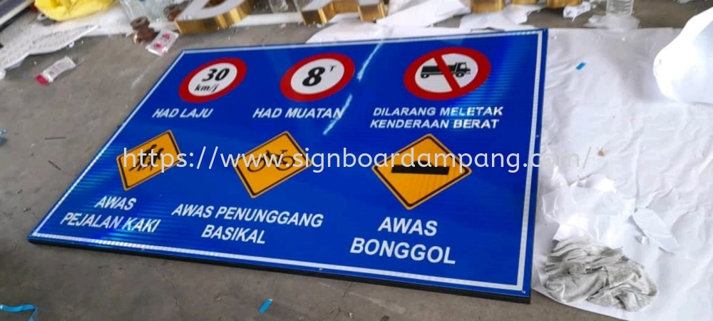Traffic signs / road safety signs / street signs / highway signs / regulatory signs / warning signs at wangsa maju / ampang / cheras / batu caves / sentul / taman bukit mas / danau kota / desa villas 