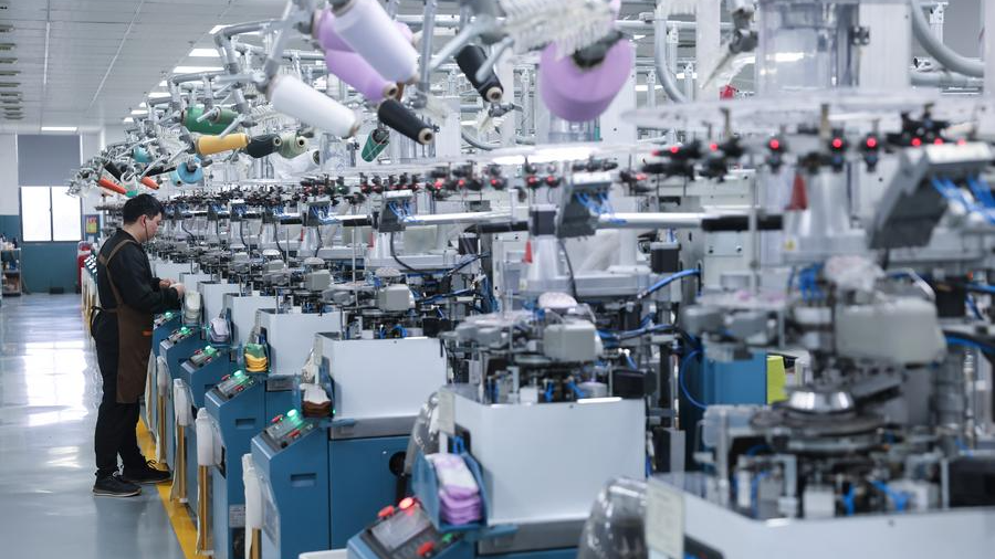 China's manufacturing activity expands in March, official PMI shows