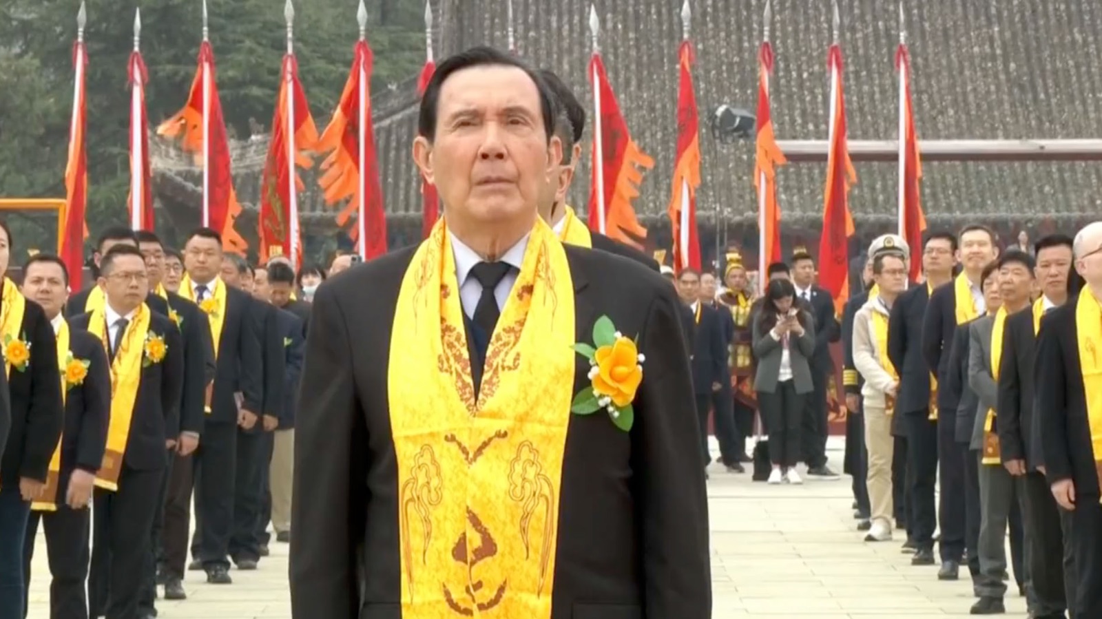 Delegation of Taiwan youth led by Ma Ying-jeou pays homage to Huangdi