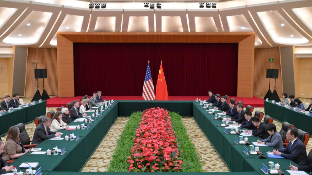 China, U.S. agree to communicate on economic, financial issues