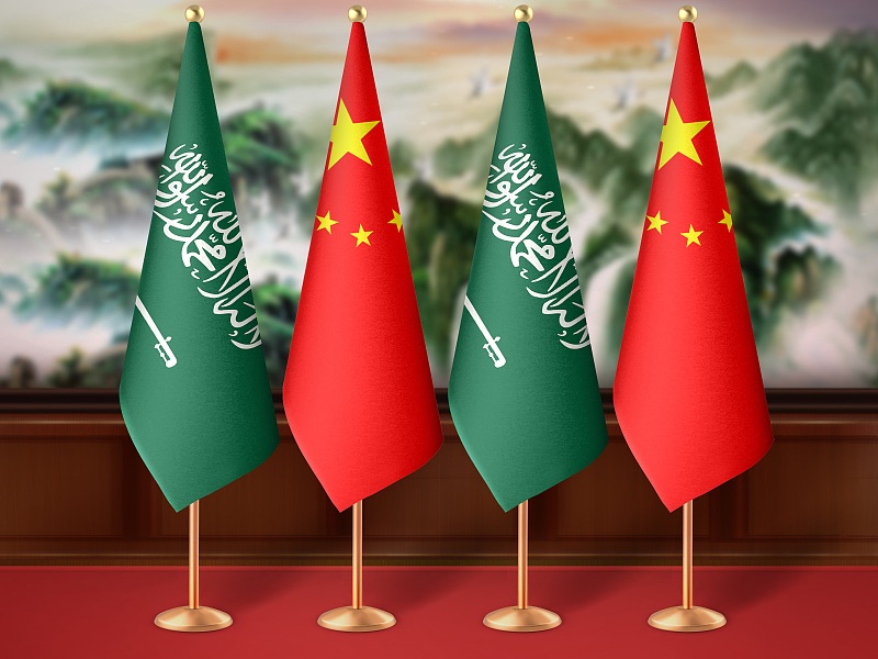 Chinese, Saudi FMs hold phone talks over Middle East situation, bilateral ties
